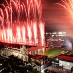 Vasco celebra atmosfera única com show de fogos em São Januário