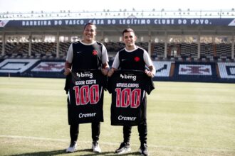 Vasco celebra centenário de jogos dos técnicos Iggor Costa e Matheus Curopos na base
