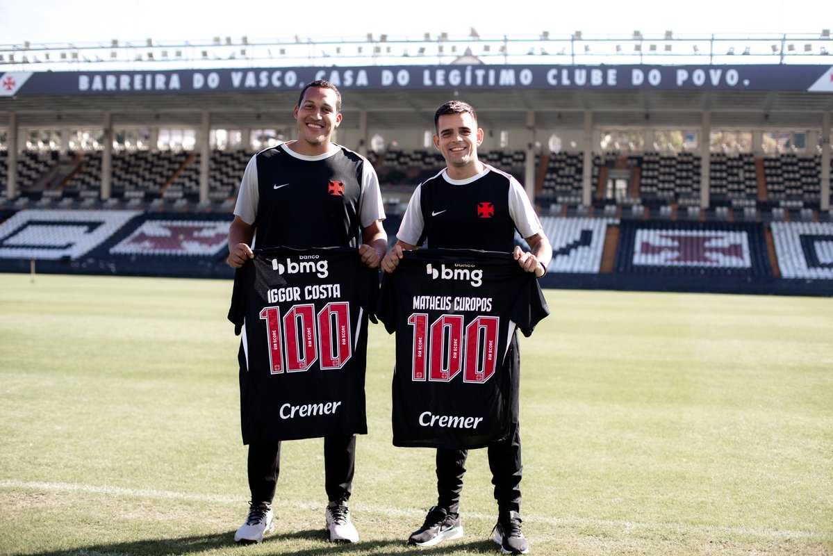 Vasco celebra centenário de jogos dos técnicos Iggor Costa e Matheus Curopos na base