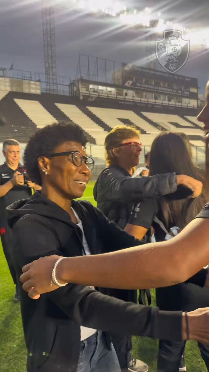 Vasco da Gama homenageia ídolas do futebol feminino em São Januário