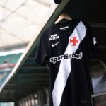Vasco define uniforme preto para confronto decisivo contra o Bahia