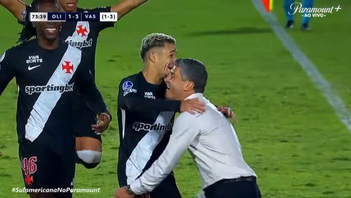 Vasco domina Olimpia em noite de celebração e vitória expressiva