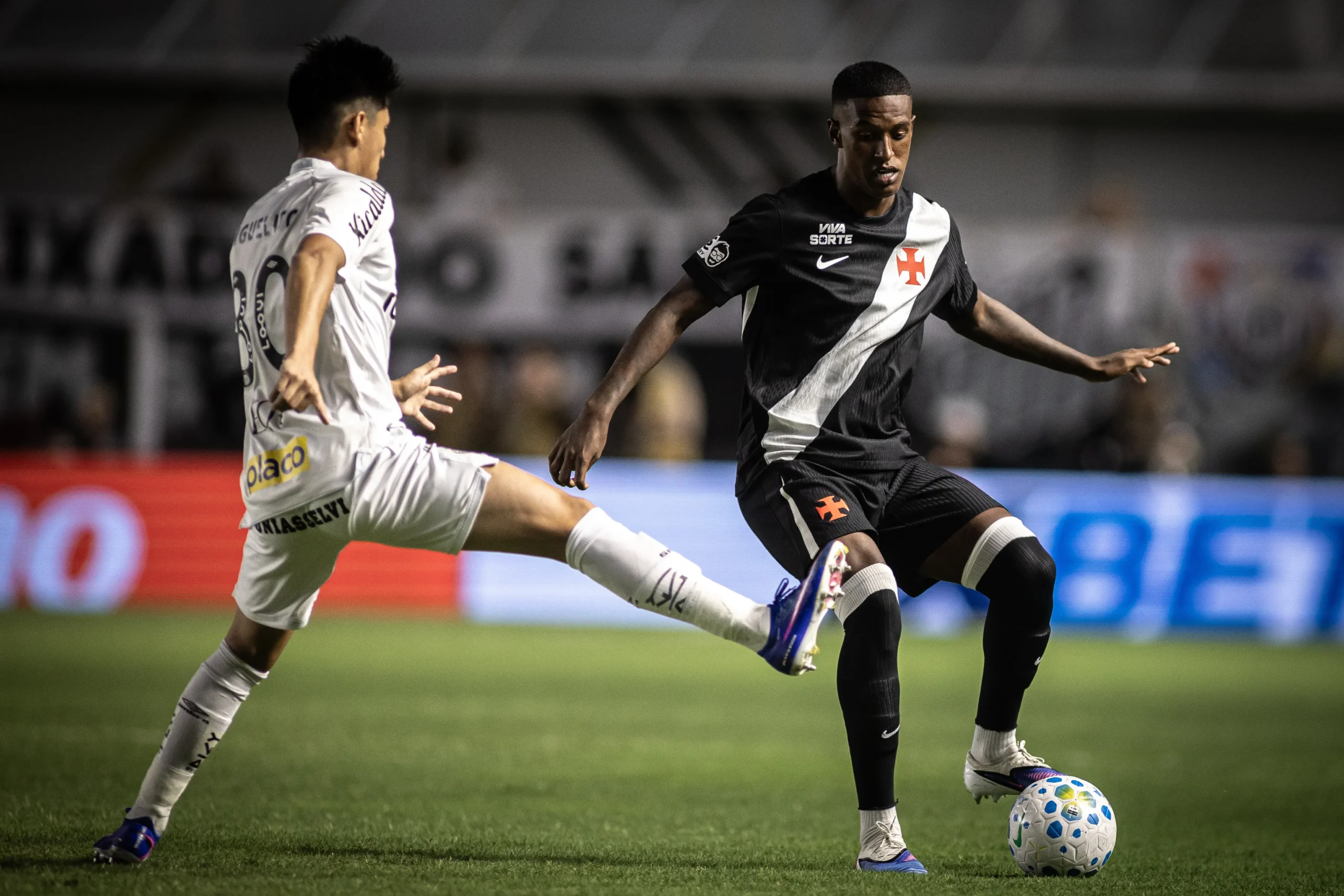 Vasco e Santos medem forças em confronto marcado pelo equilíbrio histórico