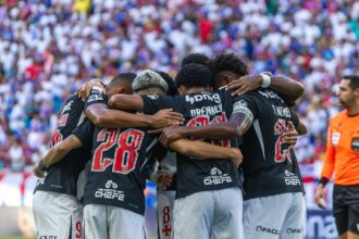 Vasco empata com Bahia na Fonte Nova e técnico valoriza entrega do elenco