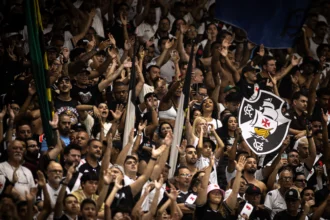 Vasco esgota ingressos para confronto direto contra o Santos em São Januário