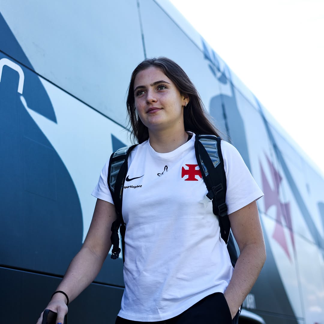 Vasco feminino registra chegada das atletas ao estádio Nivaldo Pereira