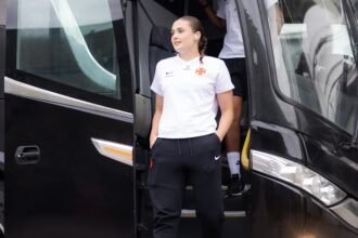 Vasco feminino registra desembarque do elenco em São Januário