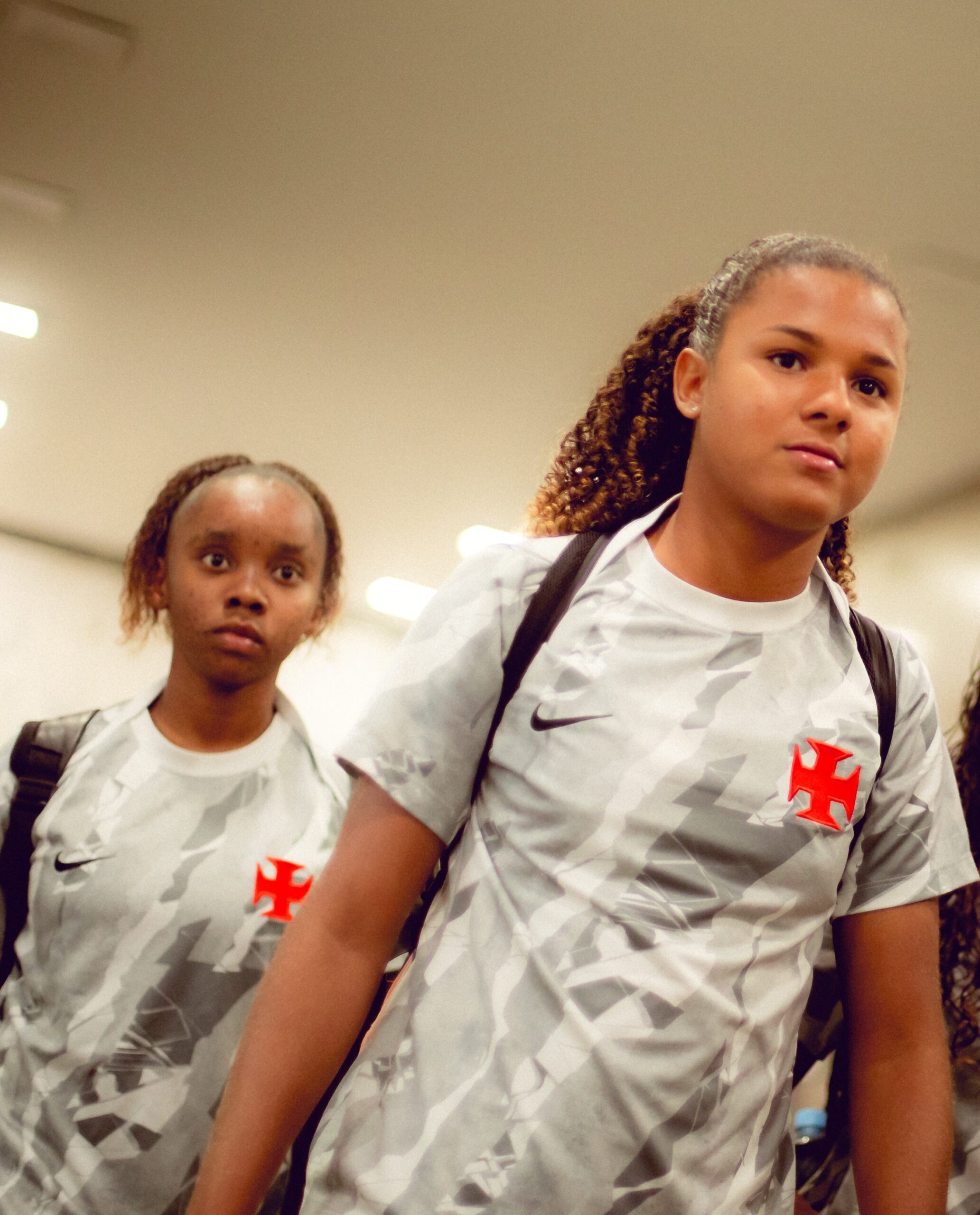 Vasco Feminino Sub-17 chega ao Estádio da Bariri para compromisso no Nivaldo Pereira