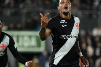 Vasco goleia Olimpia no Paraguai e garante vaga nas quartas da Sul-americana