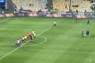 Vasco intensifica preparação defensiva em treino no Maracanã