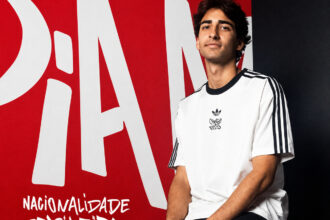 Vasco negocia saída de volante JP para o futebol português
