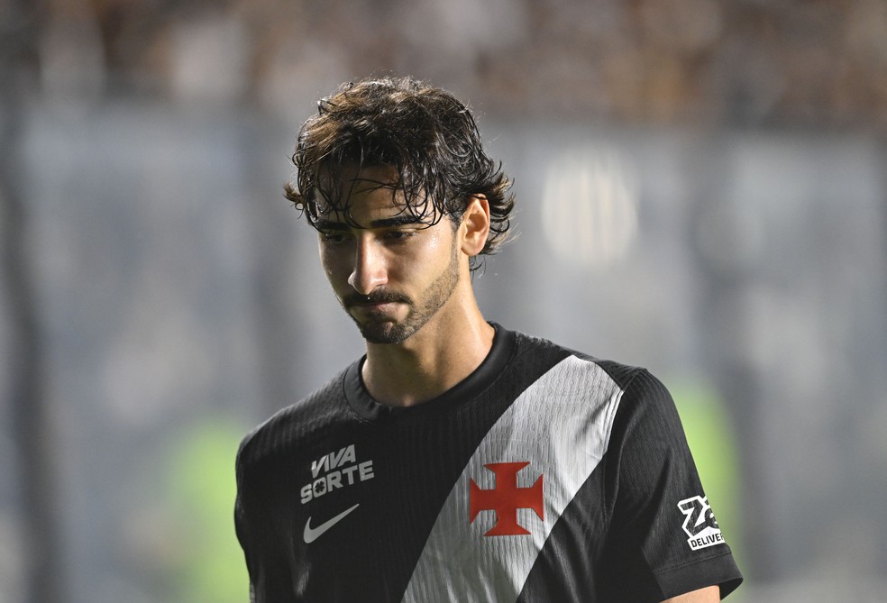 Vasco negocia saída definitiva de JP para o futebol português