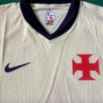 Vasco prepara lançamento de nova camisa alternativa com design clássico