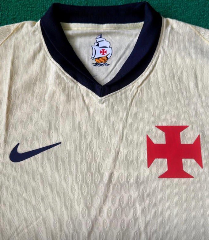 Vasco prepara lançamento de nova camisa alternativa com design clássico