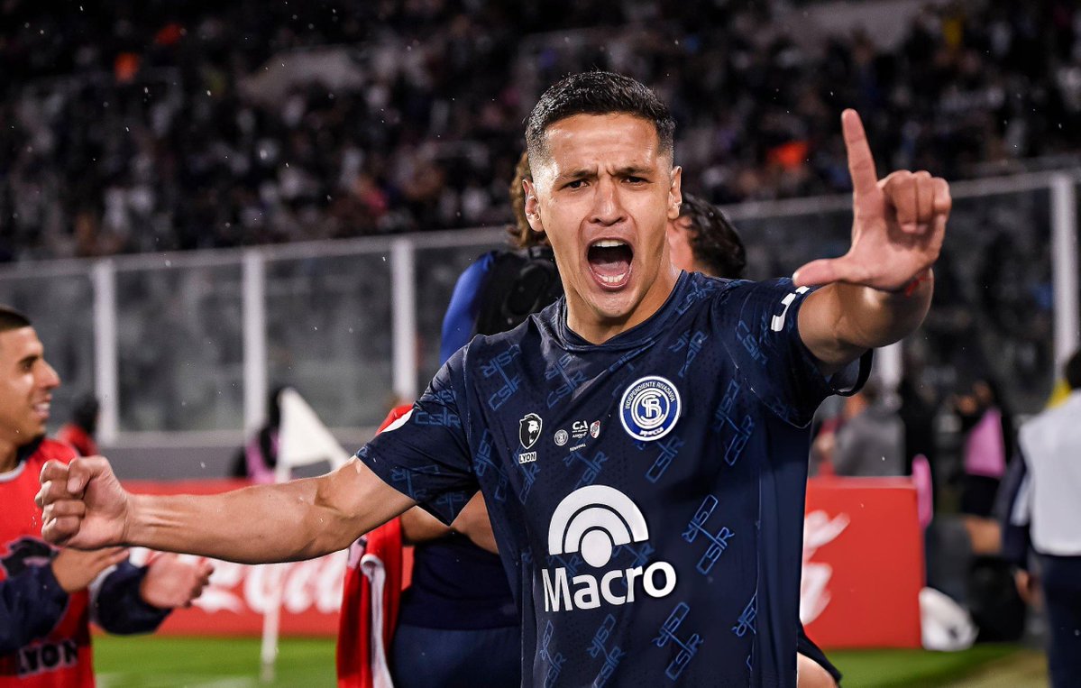 Vasco prepara oferta oficial por Alex Arce após duelo na Libertadores