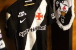 Vasco prepara vestiário com uniforme preto para confronto decisivo