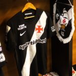 Vasco prepara vestiário com uniforme preto para confronto decisivo