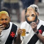 Vasco sofre derrota contundente para o Santos em São Januário sob protestos da torcida