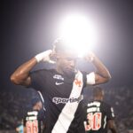 Vasco supera o Olimpia no Defensores del Chaco com gols de Thiago Mendes e David