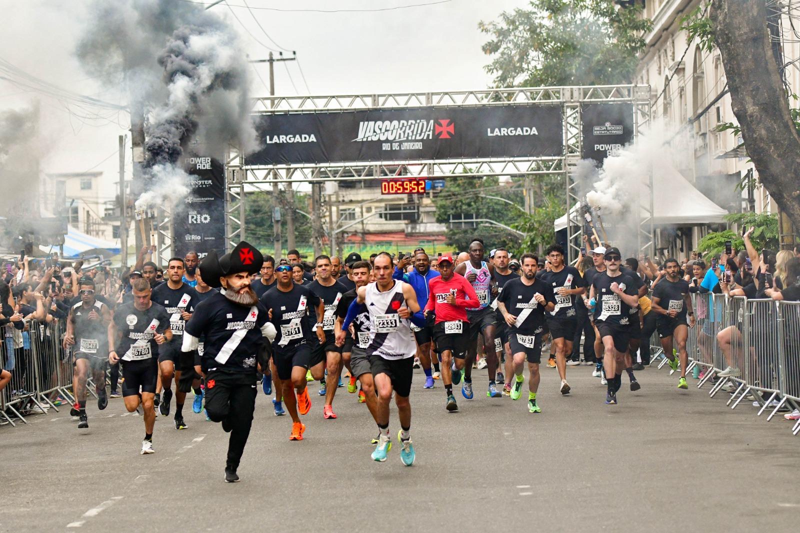 Vascorrida reúne 12 mil pessoas em celebração aos 128 anos do Vasco