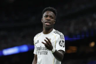 Vinicius Jr. e Real Madrid travam negociações por novo contrato
