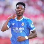 Vinicius Jr. sela permanência no Real Madrid com contrato até 2032