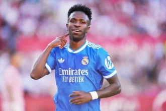 Vinicius Jr. sela permanência no Real Madrid com contrato até 2032