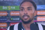 Vitinho cobra postura do Botafogo após empate em clássico no Nilton Santos