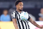 Vitinho desperta interesse do Eintracht Frankfurt e pode deixar o Botafogo