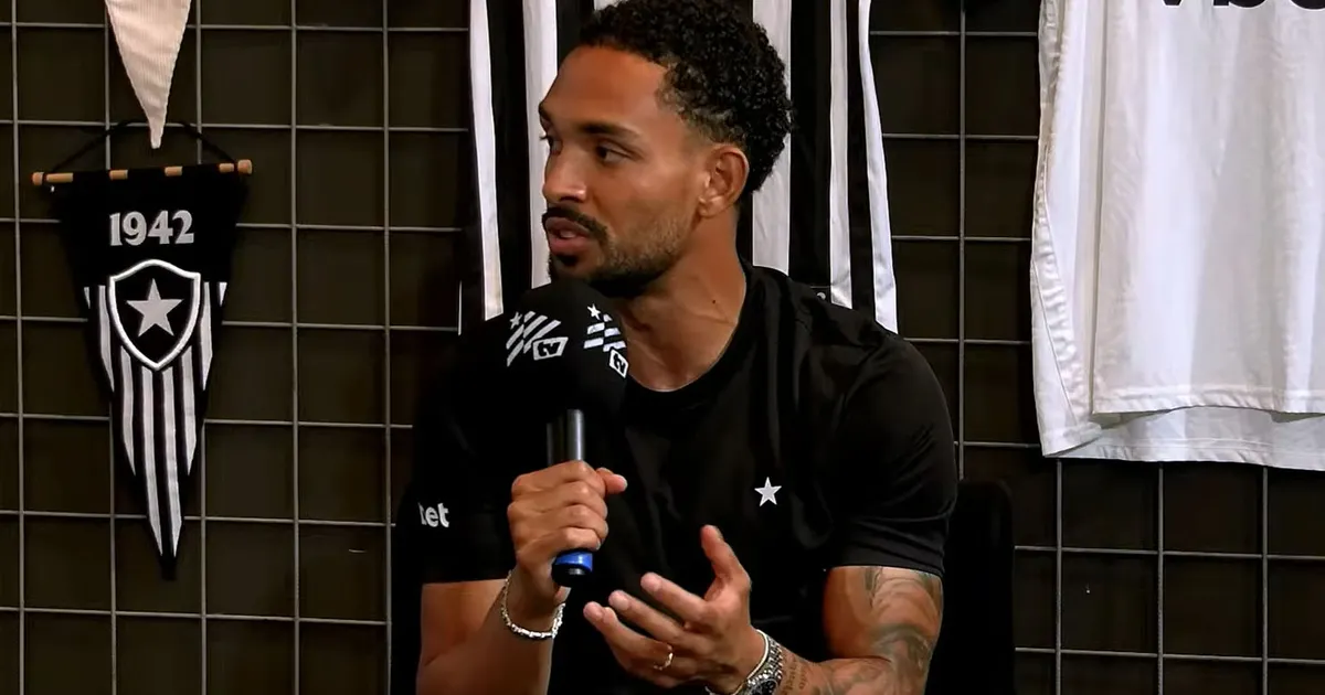 Vitinho reforça conexão emocional com o Botafogo e lida com cobranças da torcida