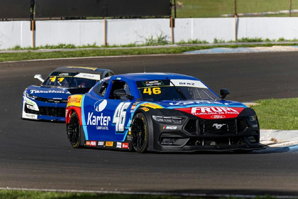 Vitor Genz domina abertura dos treinos da Nascar Brasil em Londrina