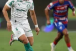 Vitor Roque busca retomada no Palmeiras sob cobrança de Abel Ferreira após lesão