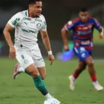 Vitor Roque busca retomada no Palmeiras sob cobrança de Abel Ferreira após lesão