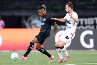 Vitória e Botafogo se enfrentam pelo Brasileirão no Barradão