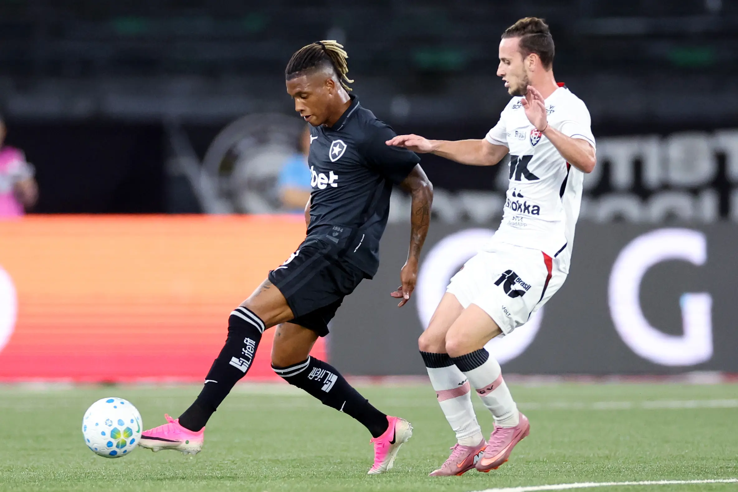 Vitória e Botafogo se enfrentam pelo Brasileirão no Barradão