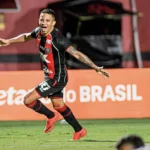 Vitória goleia Athletico-pr e garante vaga nas quartas da Copa do Brasil