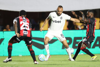 Vitória supera Botafogo no Barradão e ganha fôlego na tabela do Brasileirão