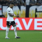 Volante Raniele pede desculpas à torcida do Corinthians por expulsão em jogo crucial