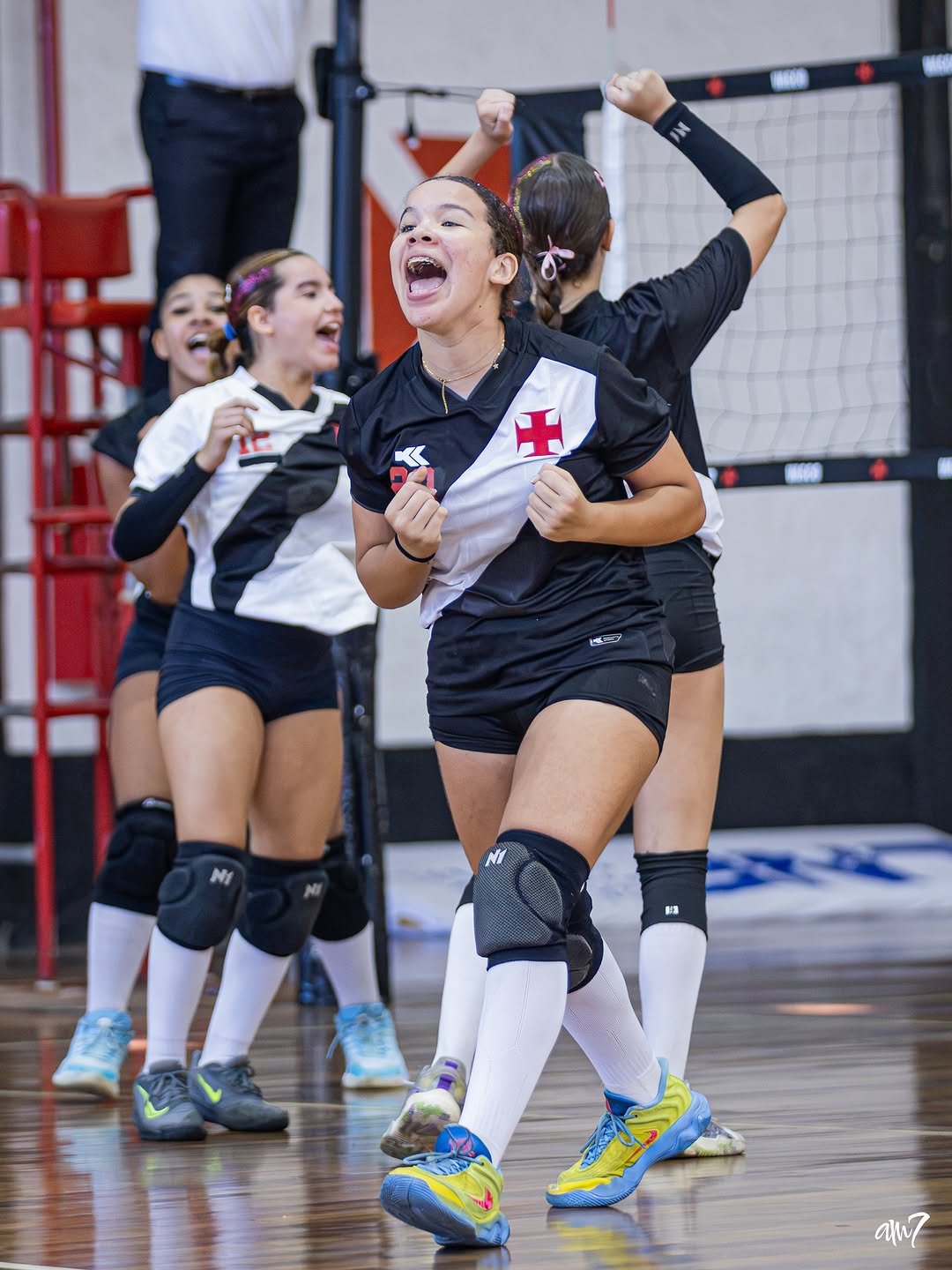 Vôlei feminino sub-15 do Vasco garante vitória expressiva no Campeonato Estadual