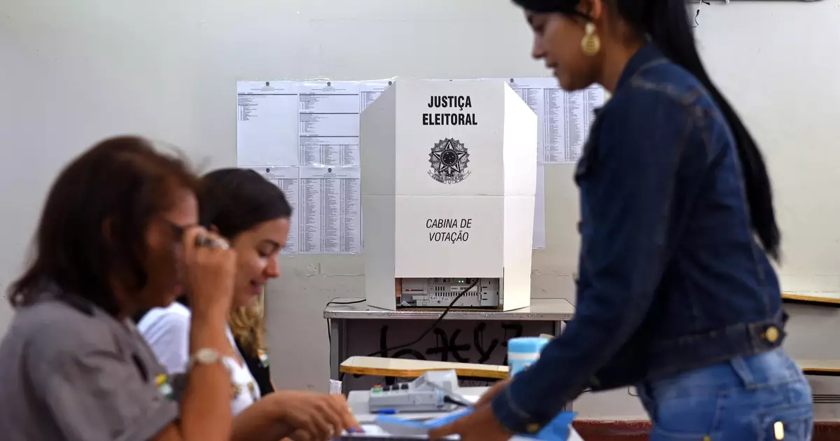 Voto feminino consolida vantagem de Lula sobre Flávio Bolsonaro nas pesquisas