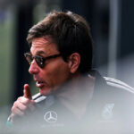 Wolff, da Mercedes F1, confia em virada para 2026 apesar de atraso admitido