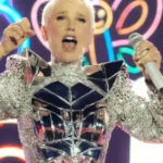 Xuxa esclarece incidente com figurino durante estreia de turnê em São Paulo
