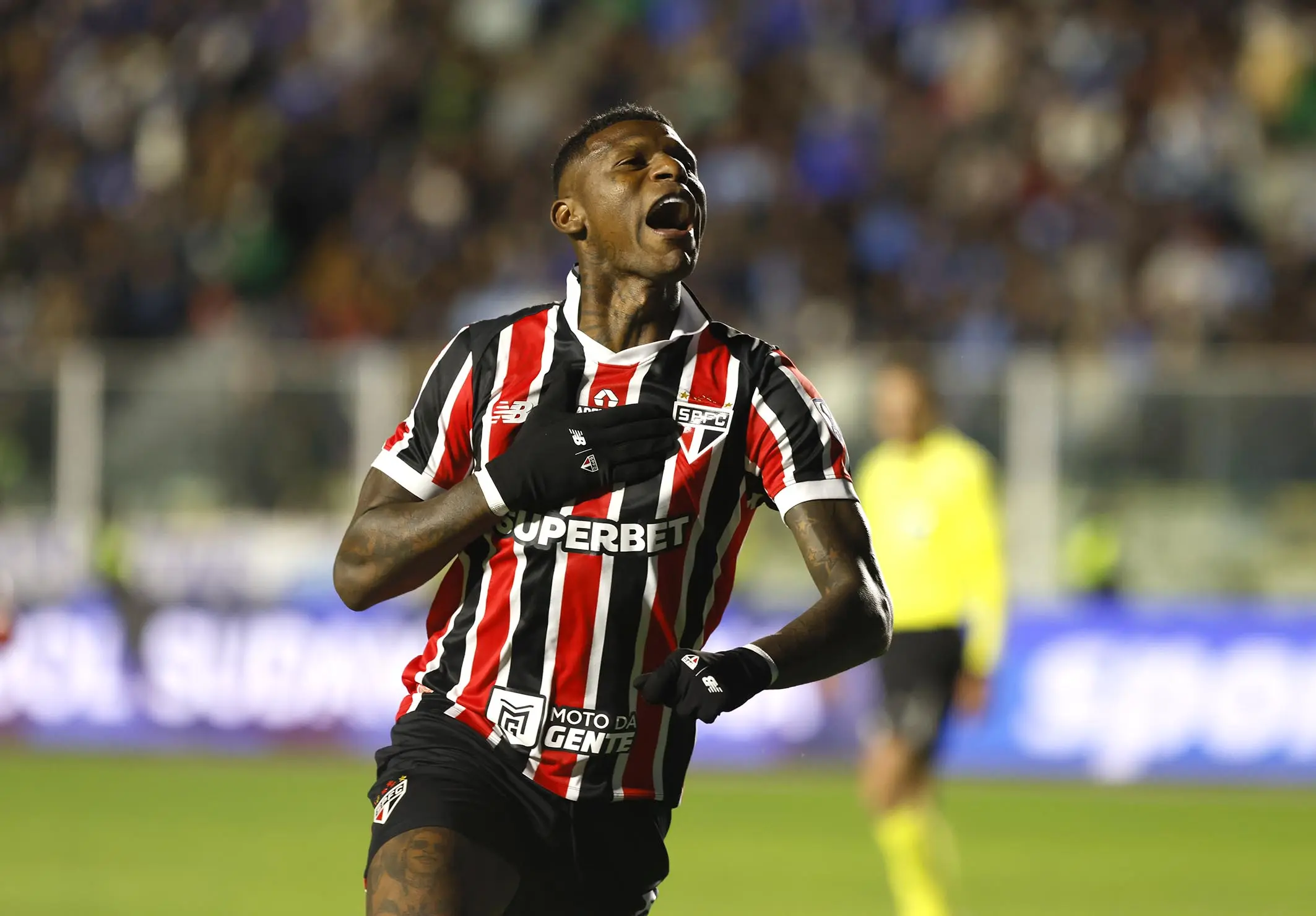 Zagueiro Arboleda se prepara para reencontro com a torcida do São Paulo no Morumbis