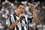 Zeca Pagodinho vira alvo de ironia após Flamengo fracassar em negociações com ex-Botafogo
