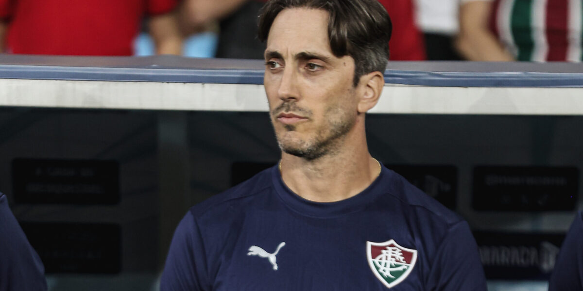 Zubeldía aponta ineficiência ofensiva após empate do Fluminense no clássico