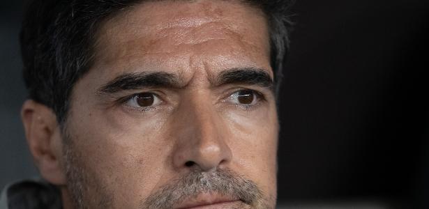 A filosofia de Abel Ferreira e a pressão por títulos no futebol brasileiro