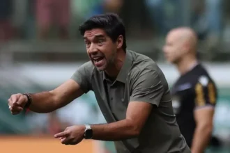 Abel Ferreira comanda o Palmeiras contra o Botafogo após clube obter efeito suspensivo