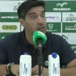 Abel Ferreira critica arbitragem e ironiza presença de microfones em coletiva