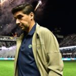 Abel Ferreira enfrenta riscos ao expor publicamente o atacante Vitor Roque