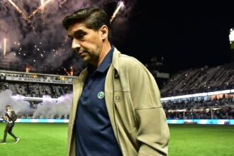 Abel Ferreira enfrenta riscos ao expor publicamente o atacante Vitor Roque